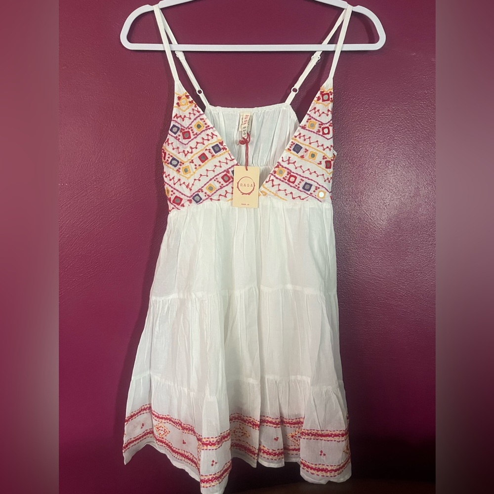 NWT White and Hot Pink Mirror Dress with gorgeous embroidery Size XS MSRP $245